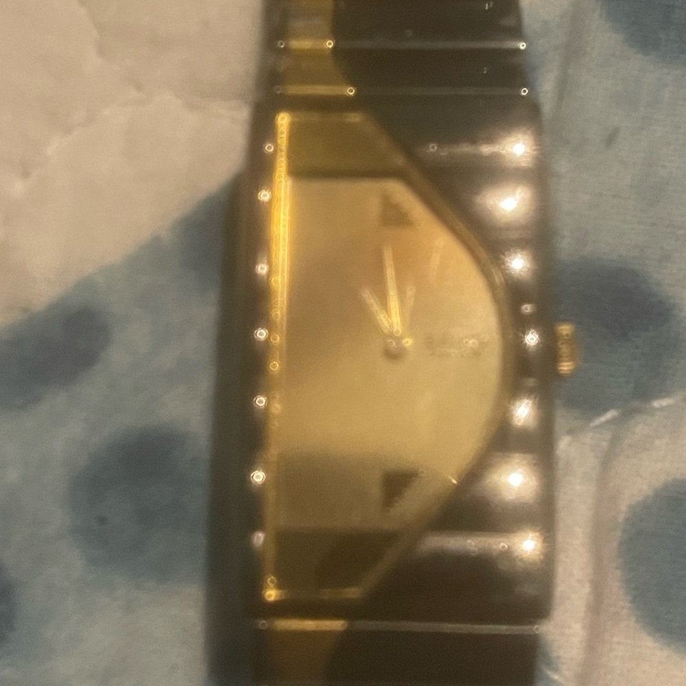 Seiko Gold and Silver Watch. Needs battery. Damaged and wear. - Picture 2 of 12